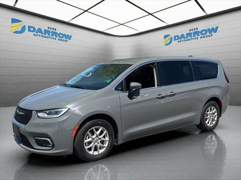Certified 2023 Chrysler Pacifica Touring-L FWD image 1