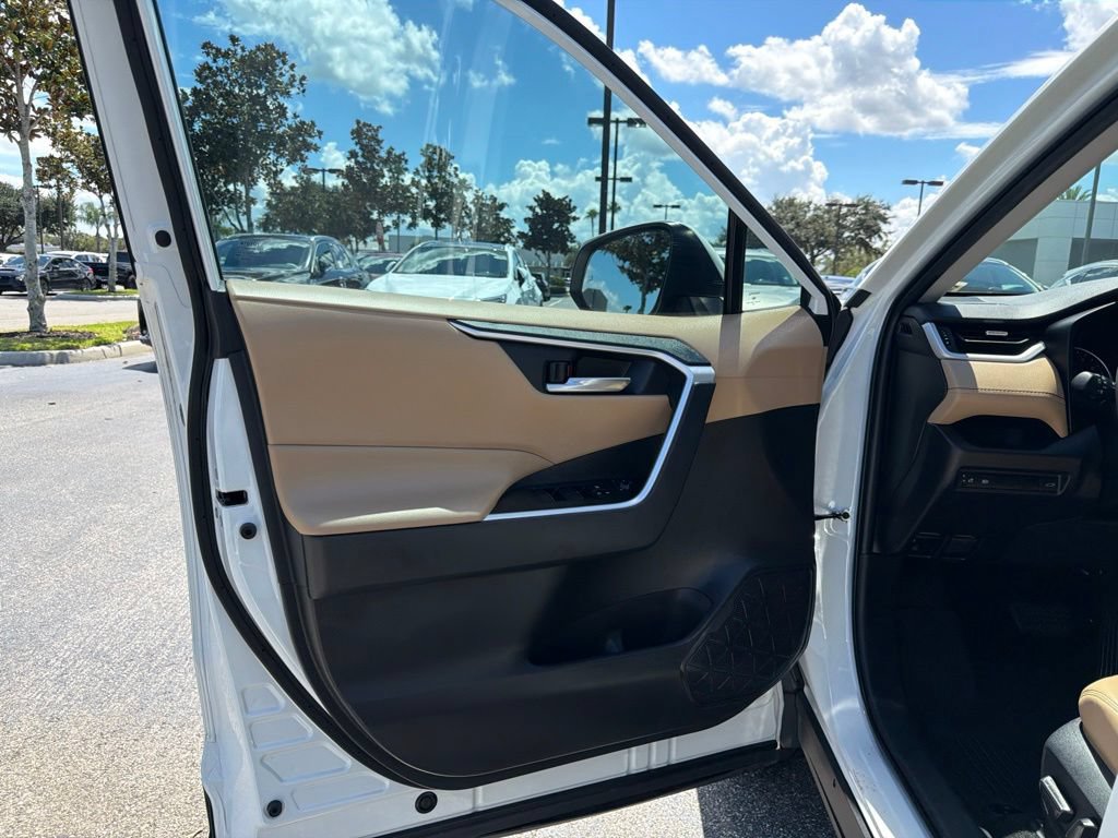 Used 2021 Toyota RAV4 XLE Premium FWD image 10