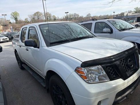 Used 2020 Nissan Frontier SV w/ Midnight Edition Floor Mats image 4