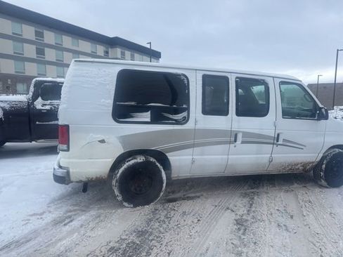Used 2002 Ford E-150 and Econoline 150 image 12