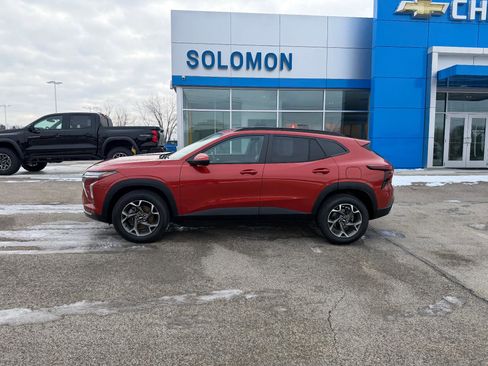 Certified 2024 Chevrolet Trax LT w/ Driver Confidence Package image 2