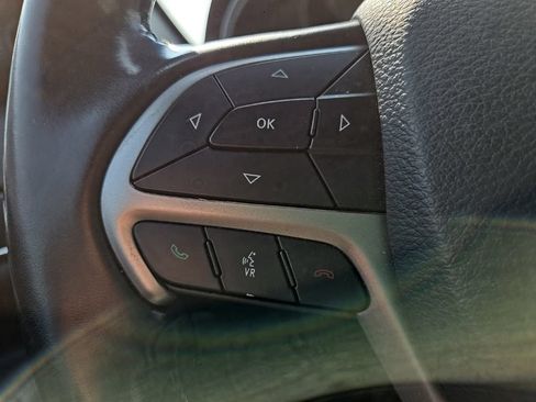 Used 2020 Jeep Grand Cherokee Limited w/ Premium Lighting Group AWD/4WD image 17