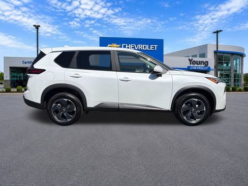 Used 2025 Nissan Rogue SV AWD/4WD image 8