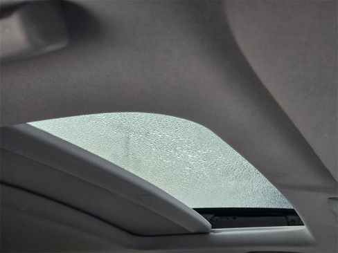 Used 2021 Honda CR-V Touring image 9