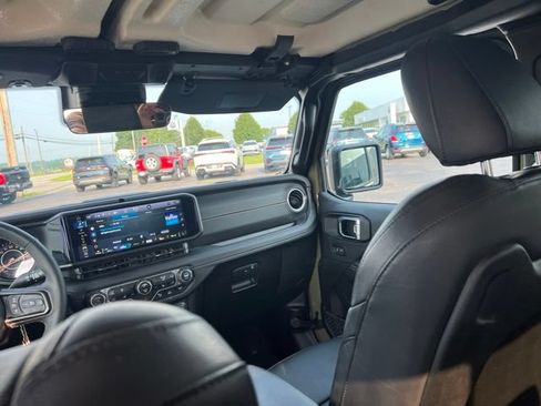 Used 2025 Jeep Gladiator Sport AWD/4WD image 10