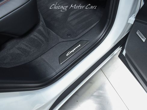 Used 2025 Porsche Cayenne GTS AWD/4WD image 27