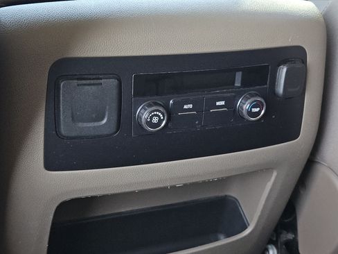 Used 2015 GMC Yukon XL SLE w/ Convenience Package AWD/4WD image 29