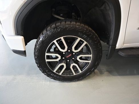Used 2023 GMC Sierra 1500 AT4 w/ Technology Package AWD/4WD image 34