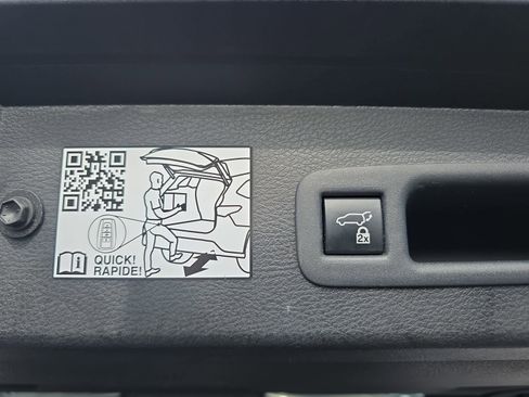 Used 2022 Toyota Sienna XSE image 14