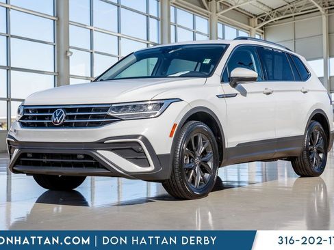Used 2024 Volkswagen Tiguan SE FWD image 1
