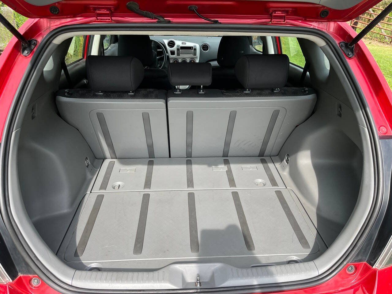 Used 2010 Pontiac Vibe w/ Preferred Package FWD image 10