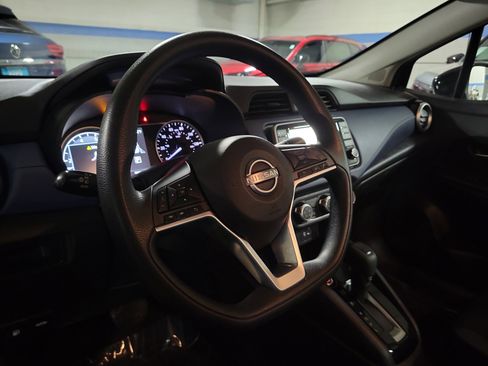 Used 2023 Nissan Versa SV image 14