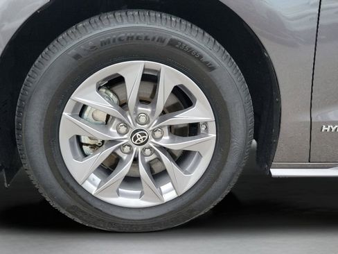 Certified 2021 Toyota Sienna XLE FWD image 26