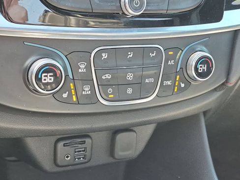 Used 2022 Chevrolet Traverse RS AWD/4WD image 20