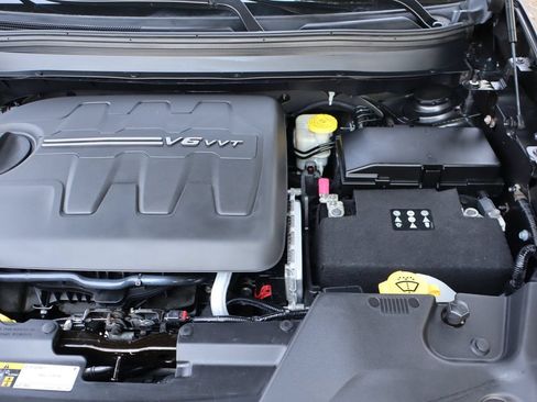 Used 2016 Jeep Cherokee Trailhawk w/ Cold Weather Group AWD/4WD image 40
