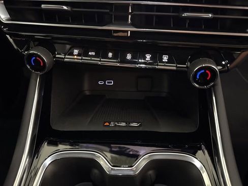 New 2026 Chevrolet Traverse LT FWD image 25
