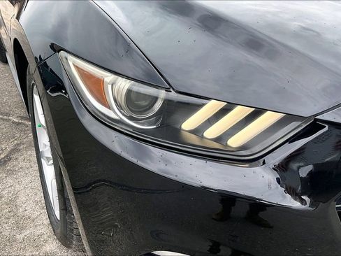 Used 2015 Ford Mustang V6 image 31