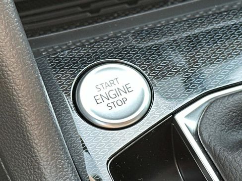 New 2025 Volkswagen Taos SE image 31