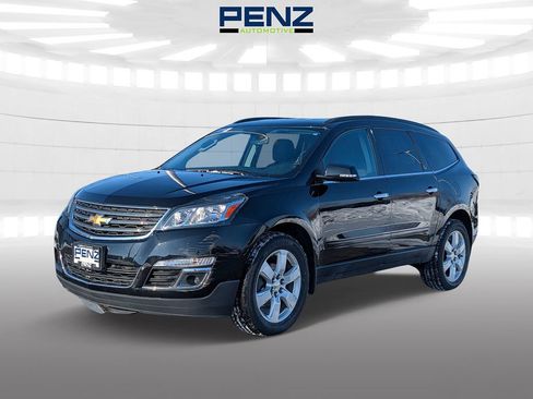 Used 2016 Chevrolet Traverse LT w/ Style and Technology Package FWD image 3