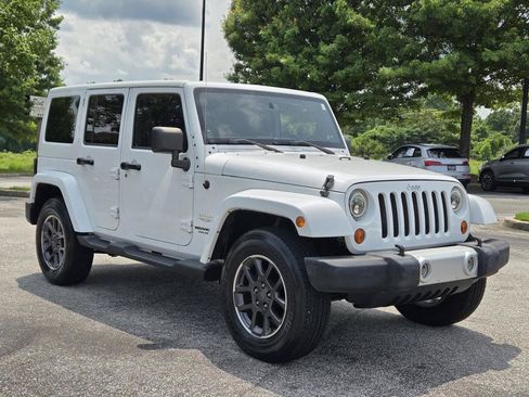 Used 2012 Jeep Wrangler Unlimited Sahara w/ Connectivity Group AWD/4WD image 5