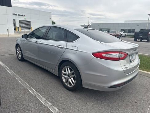 Used 2015 Ford Fusion SE FWD image 4