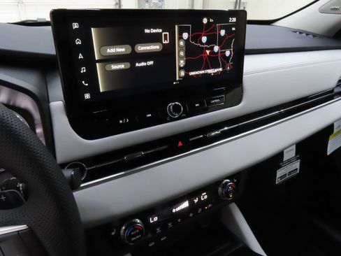 New 2025 Mitsubishi Outlander SE image 16