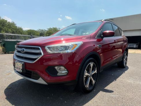 Used 2017 Ford Escape SE w/ SE Leather Comfort Package AWD/4WD image 1