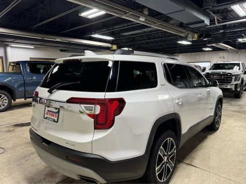 Certified 2023 GMC Acadia SLT w/ Technology Package image 4