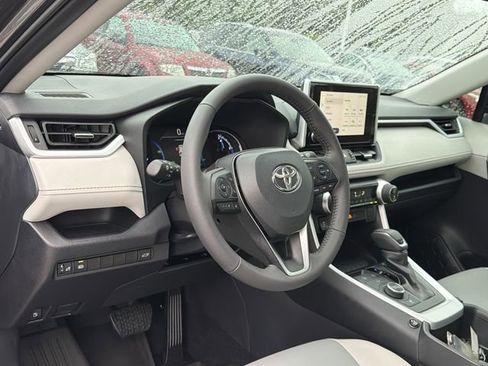 Used 2025 Toyota RAV4 XLE Premium AWD/4WD image 10
