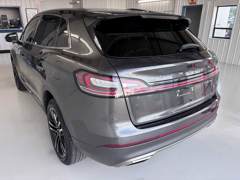 Used 2019 Lincoln Nautilus Premier AWD/4WD image 5
