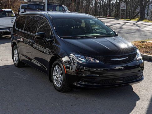 New 2026 Chrysler Voyager LX image 3