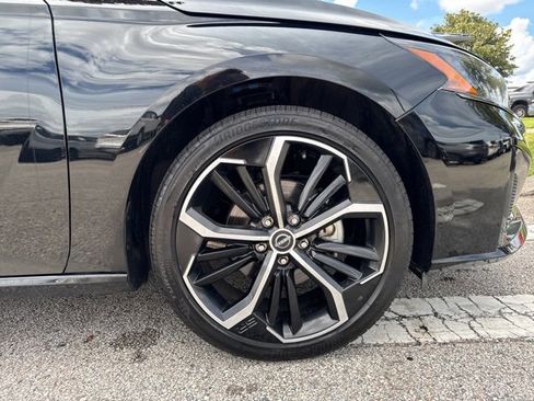 Used 2024 Nissan Altima 2.5 SR image 9