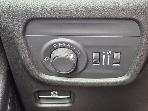 Used 2024 Jeep Grand Cherokee Altitude AWD/4WD image 21