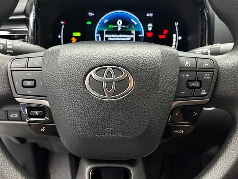 Used 2025 Toyota Camry LE AWD/4WD image 19