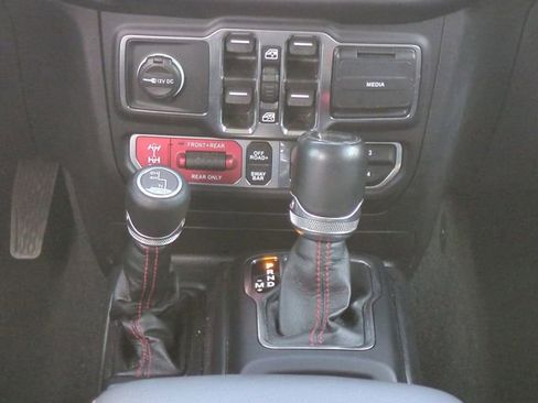 Used 2023 Jeep Wrangler Unlimited Rubicon w/ Steel Bumper Group image 20