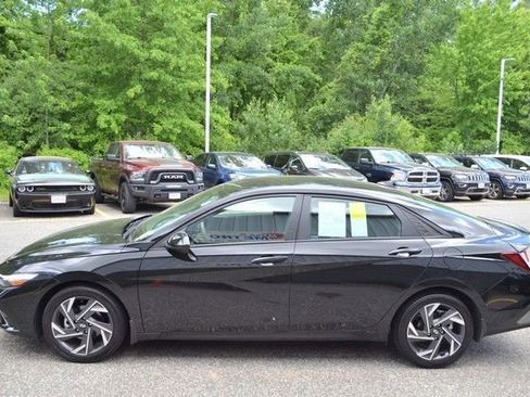 Used 2025 Hyundai Elantra Sport FWD image 5
