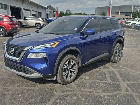 Used 2021 Nissan Rogue SV image 3