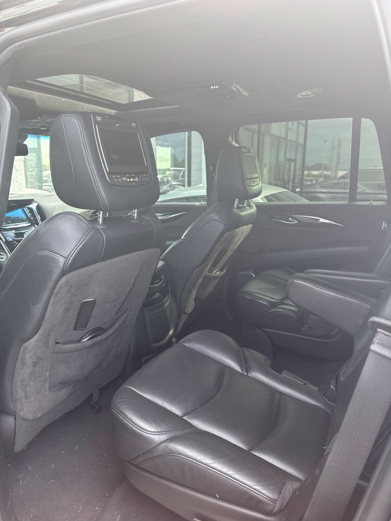 Used 2018 Cadillac Escalade Platinum AWD/4WD image 4