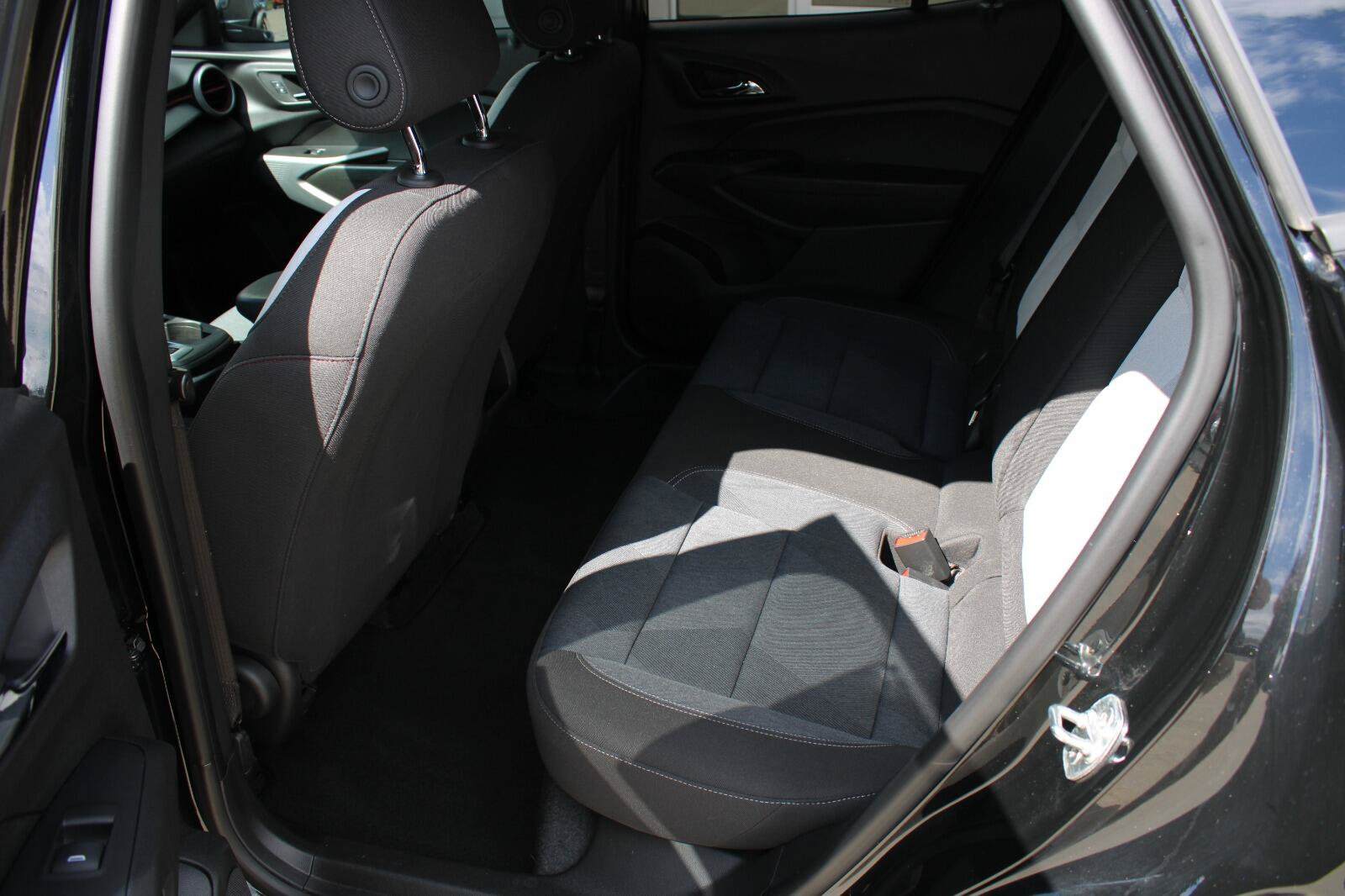 Used 2024 Chevrolet Trax RS FWD image 27