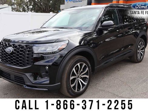 Used 2025 Ford Explorer ST-Line image 2