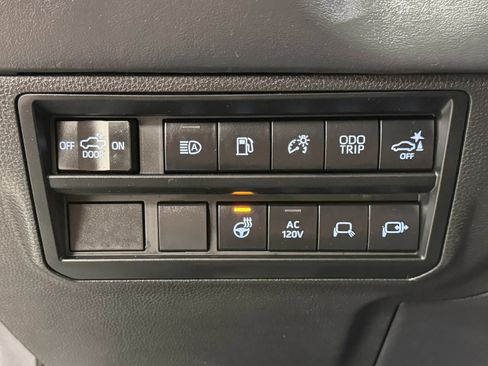Used 2022 Toyota Tundra Platinum AWD/4WD image 24