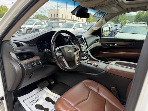 Used 2018 Cadillac Escalade ESV Premium Luxury AWD/4WD image 11