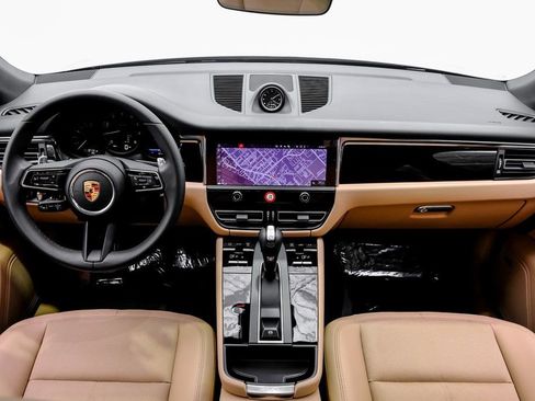 Used 2025 Porsche Macan image 15