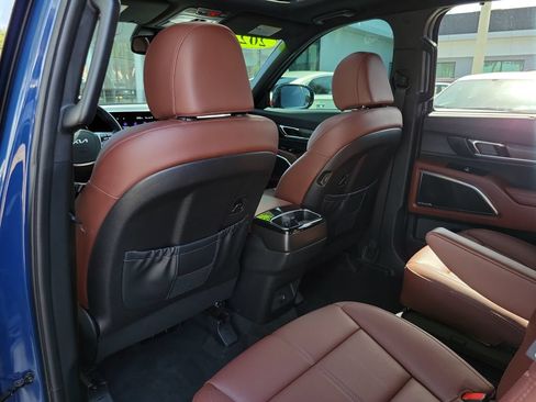Certified 2024 Kia Telluride SX w/ Towing Package FWD image 12