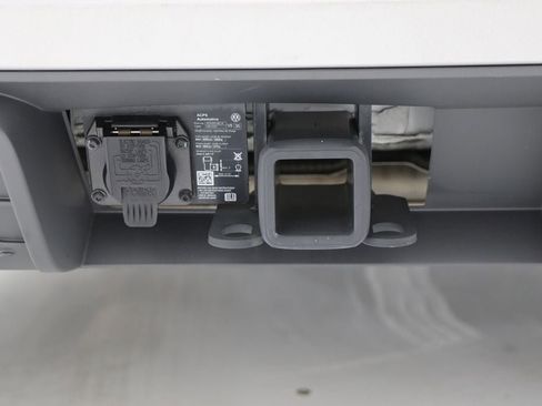 Used 2024 Volkswagen Atlas Peak Edition SE image 11