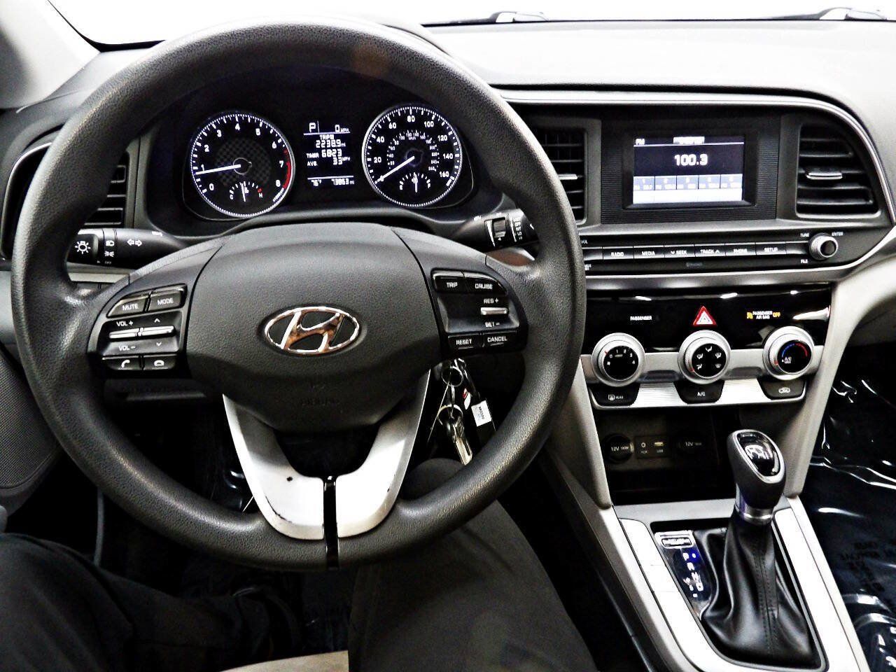 Used 2019 Hyundai Elantra SE FWD image 17