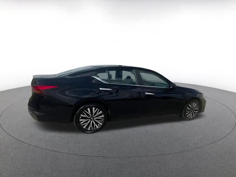 Used 2025 Nissan Altima 2.5 SV image 15