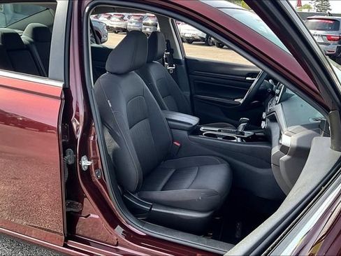 Used 2024 Nissan Altima 2.5 SV FWD image 27