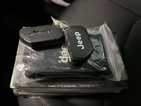 Used 2022 Jeep Wrangler Unlimited Sahara w/ Cold Weather Group image 31