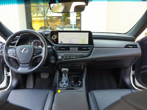 Used 2024 Lexus ES 300h w/ Premium Package image 31